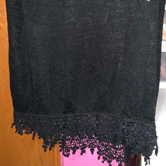 NWT. 1X women’s tank top with lace detail at bottom. Sheer. Retail $38 - Picture 3 of 4